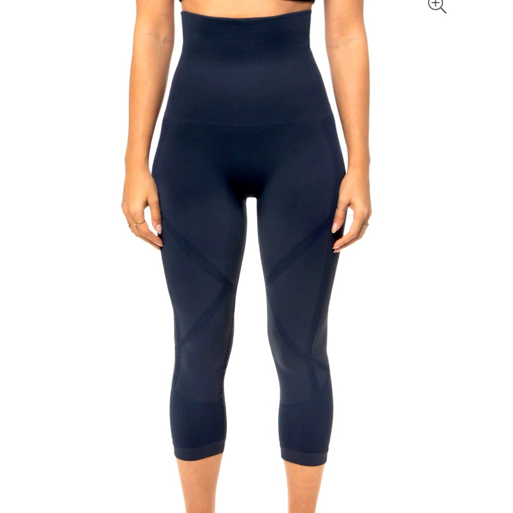 Mother Tucker Active Capri leggings
